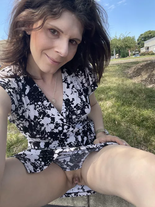 Opening my legs and spreading joy 🖤41F