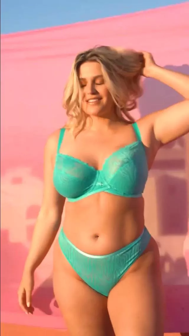 Paige Pilgrim (curvy model and sometime singer)