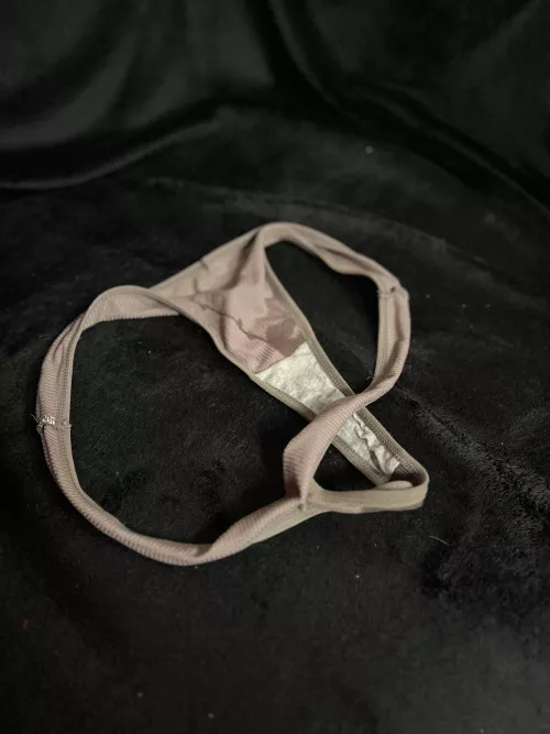 Some squirt left over from riding that dick 🍆