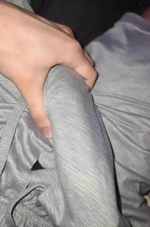 20 straight skinny college bro. gf is gone let's jerk together @rygan2022