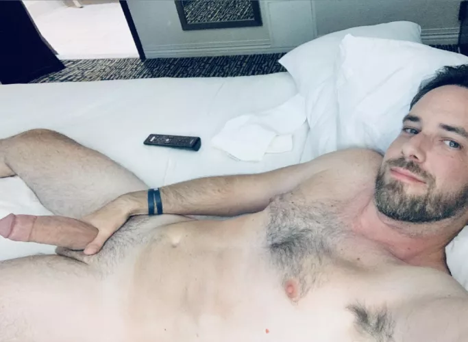 Anyone else like to hang out naked in hotel rooms?