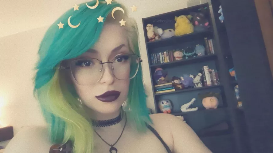 Bright hair pairs so well with darker lipsticks, don't you think~?