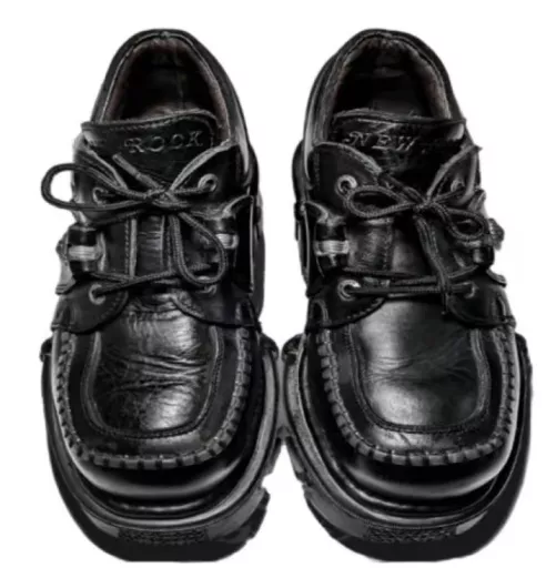 Can someone please find the exact model of these loafer/boot new rocks