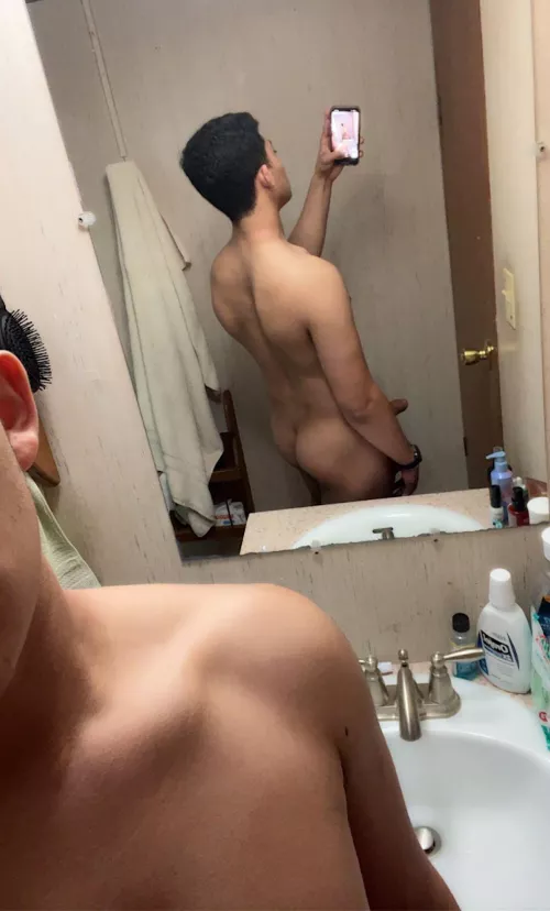 come fuck me bros 😏