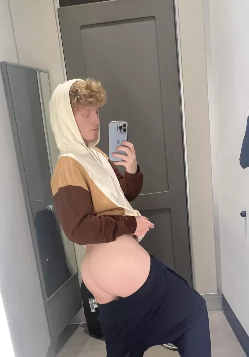 Had to make sure the booty matched my new hoodie.