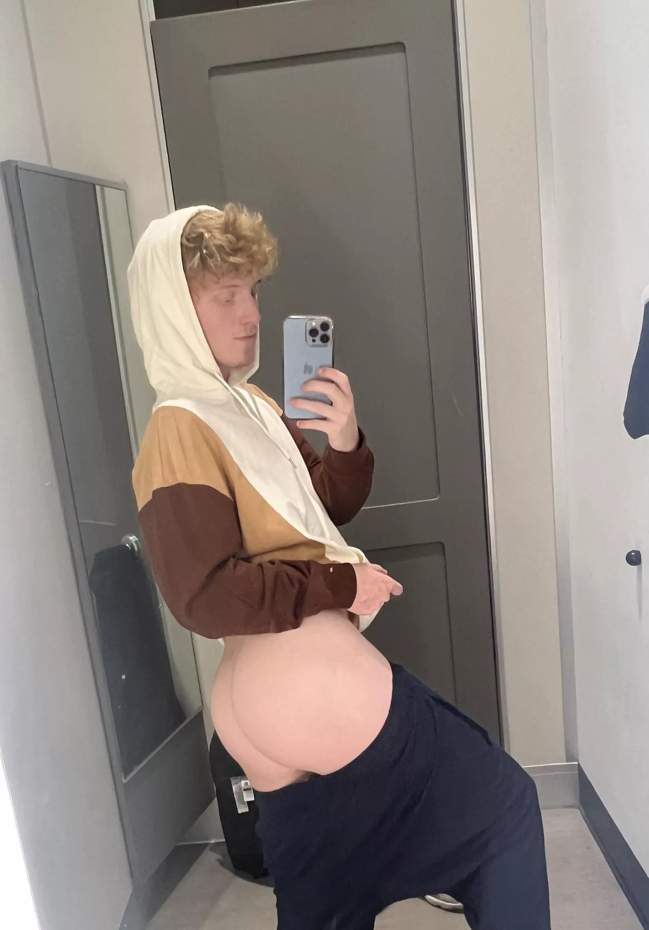 Had to make sure the booty matched my new hoodie.