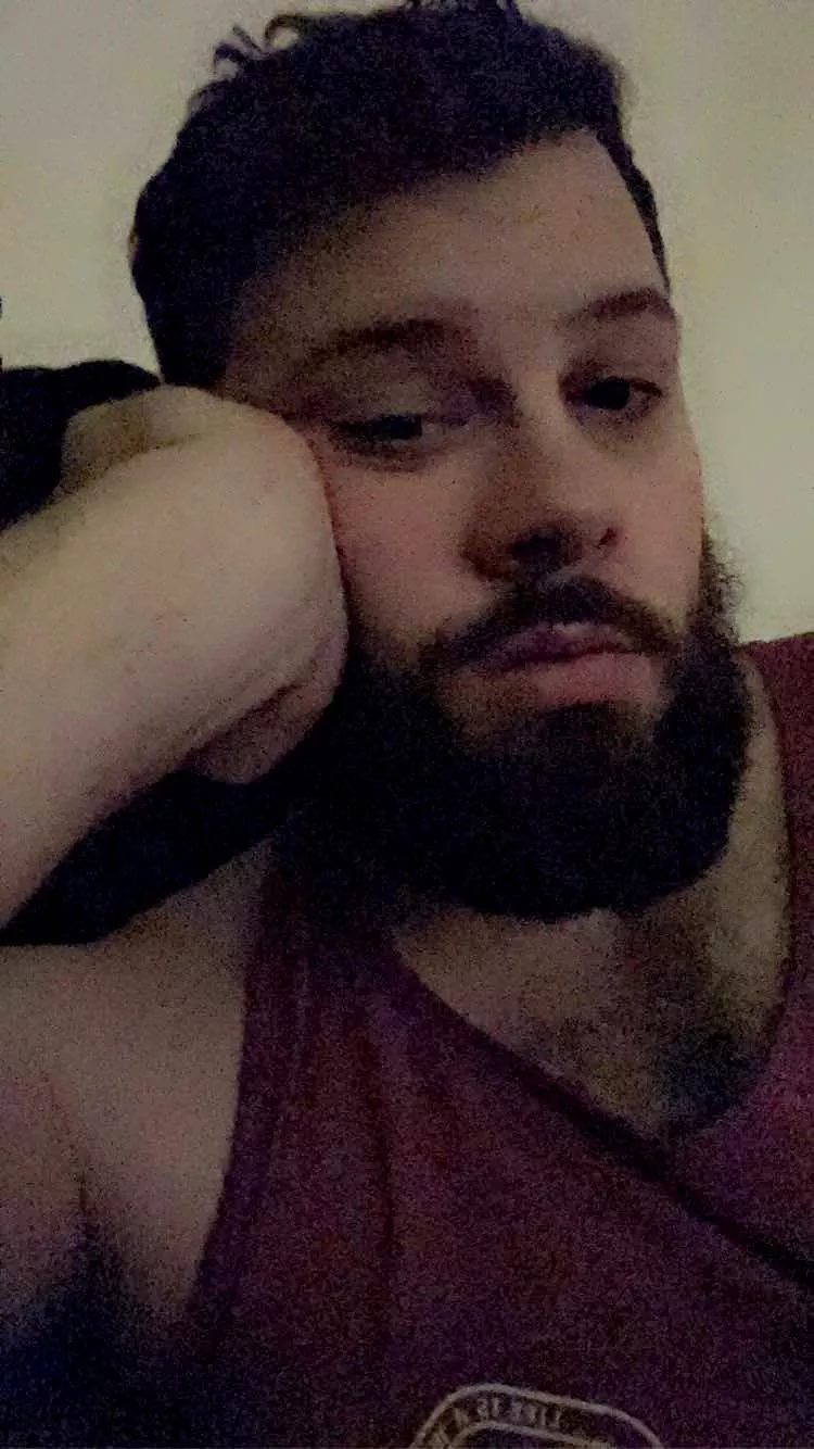 Hairy and bearded, and not promoting an OF! Is this even possible!?