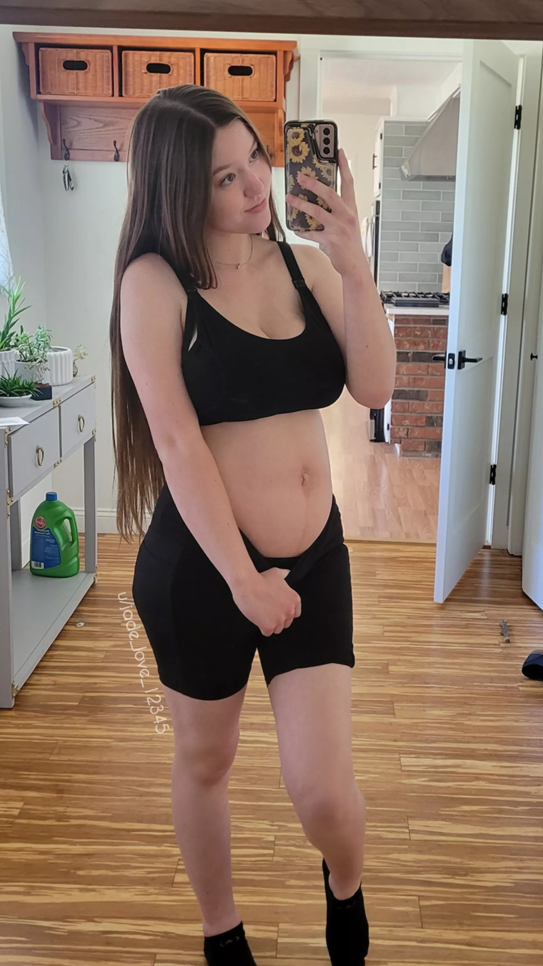 I just had a baby, but I still want to look sexy! Do you like my outfit?