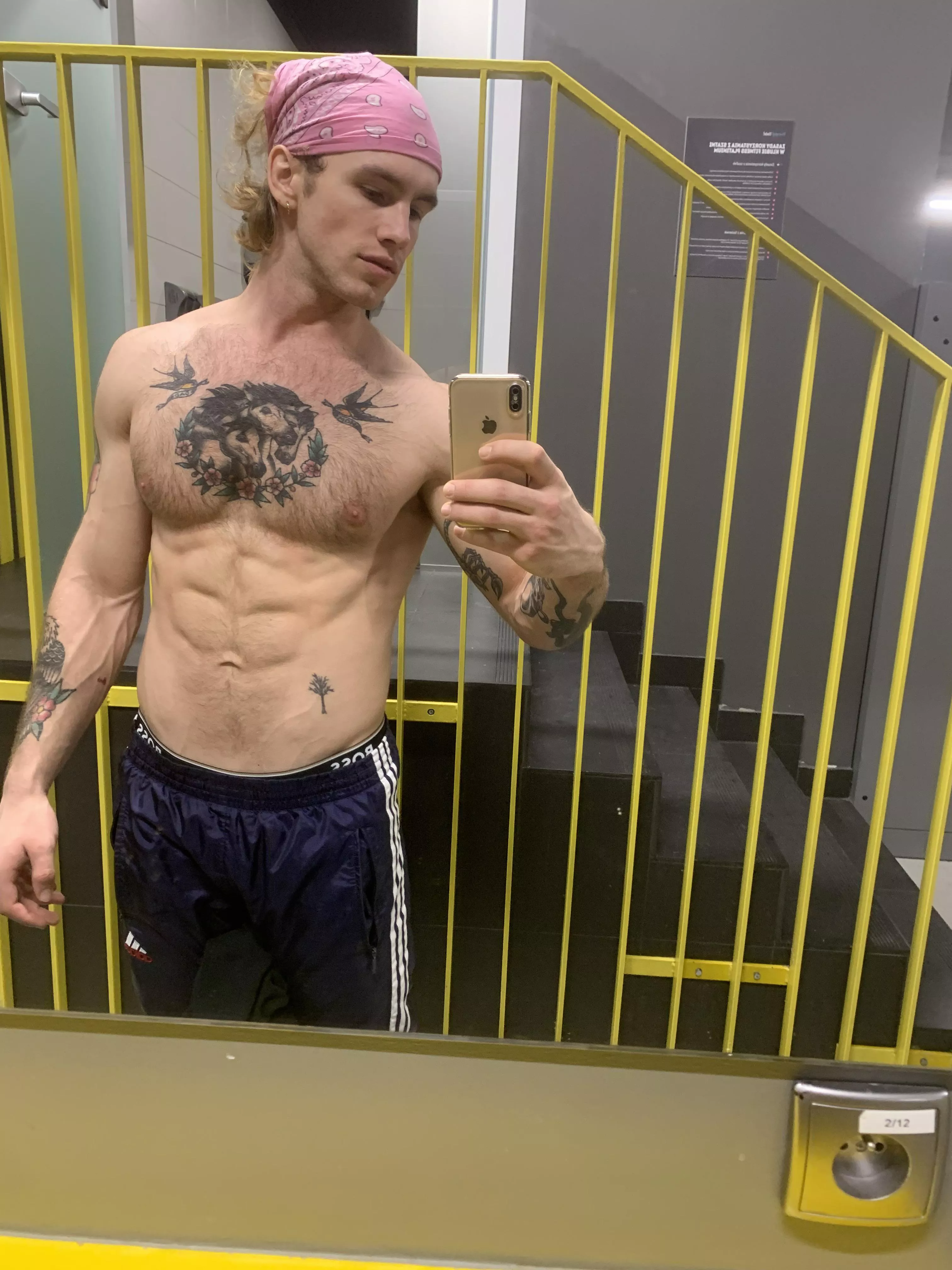 Idk why i get stared so much at the gym