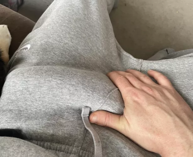 Nothing better that grey sweatpants.