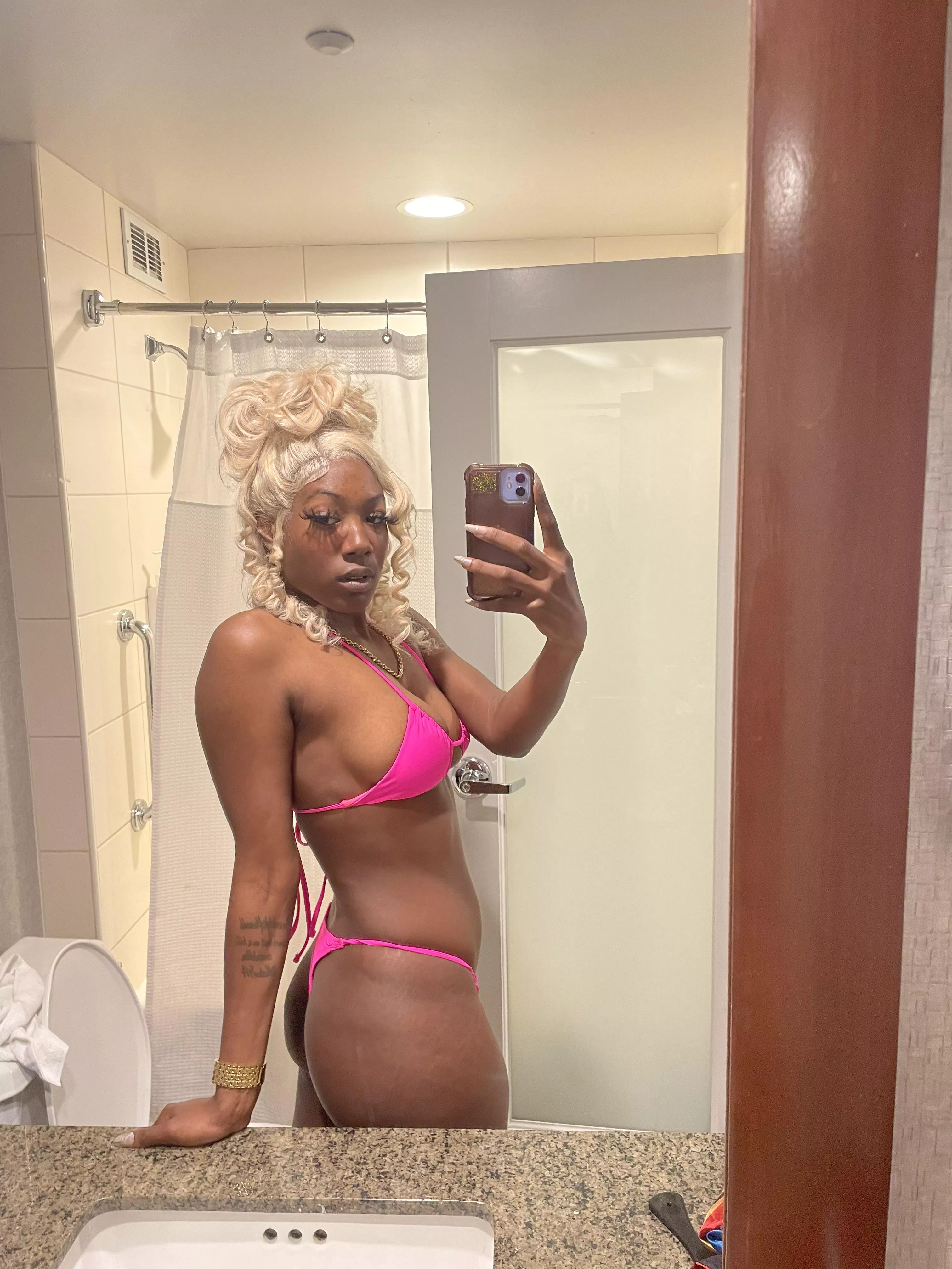 Pussy pink kini👅💦