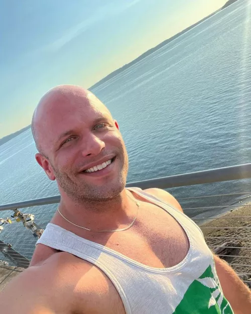 That feeling when the sun reflects on my bald head