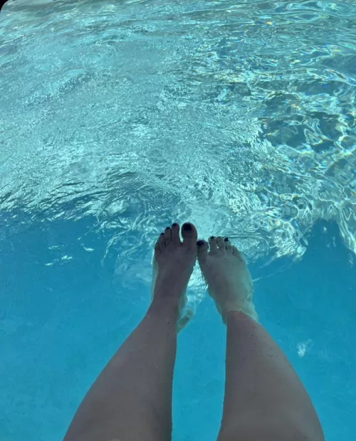 Who wants to lick my soaked toes after 🤤 check of for content in bio