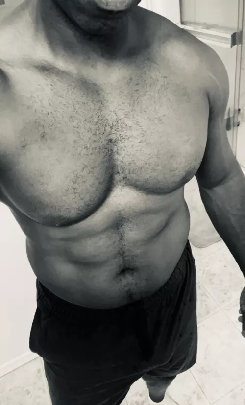 Workout & shower partner needed. Ladies send in your applications