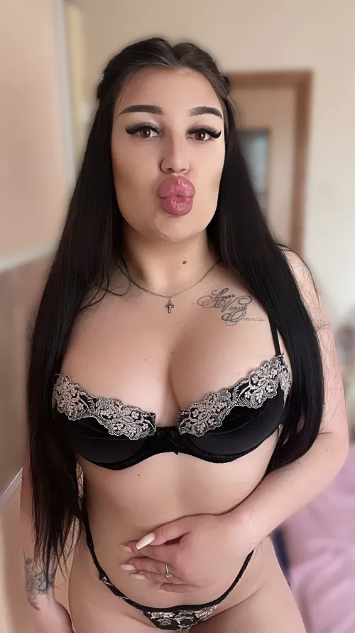 You like those juicy big lips, you can use them