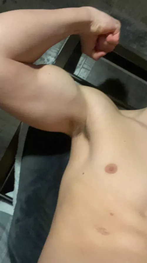 Anyone fit with armpit fetish please hmu