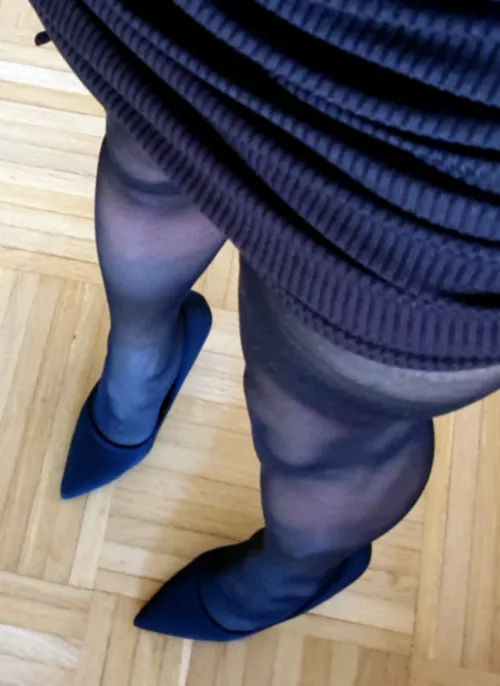 black dress, pantyhose & stillettos:-)