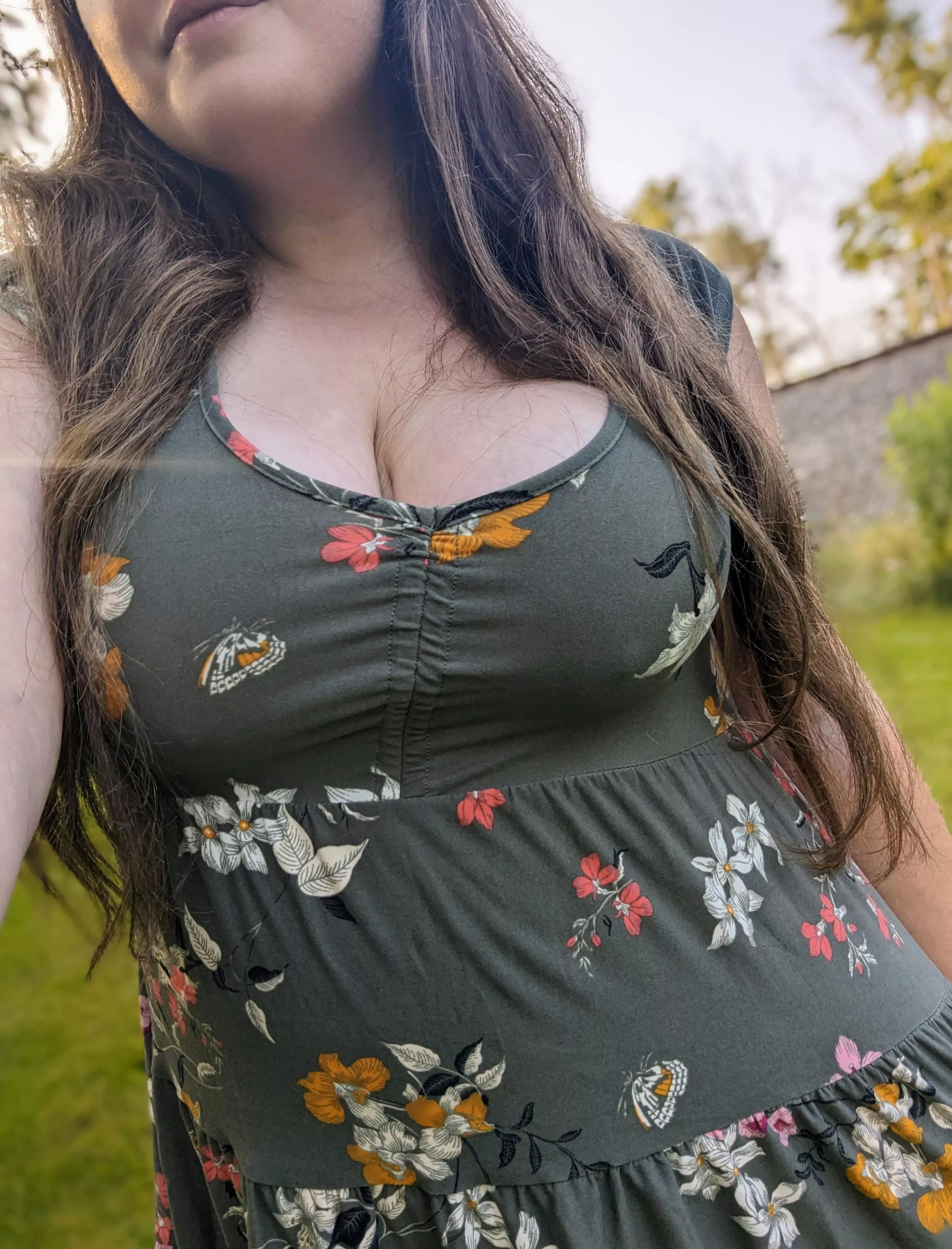 [f] new sundress, trying it out 🤭✨