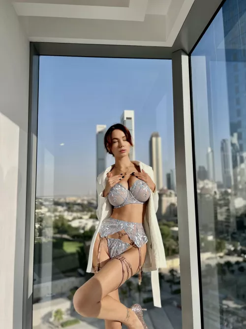 I know you can't resist staring at me