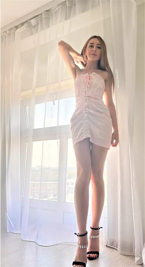 I'm so cute in this dress