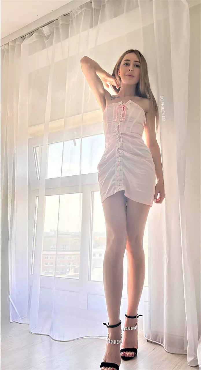 I'm so cute in this dress