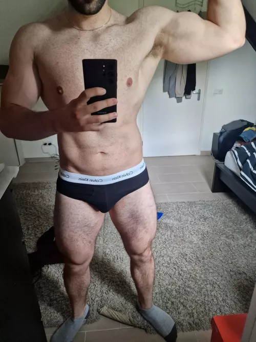 Just imagine the smell of my pita after arm day