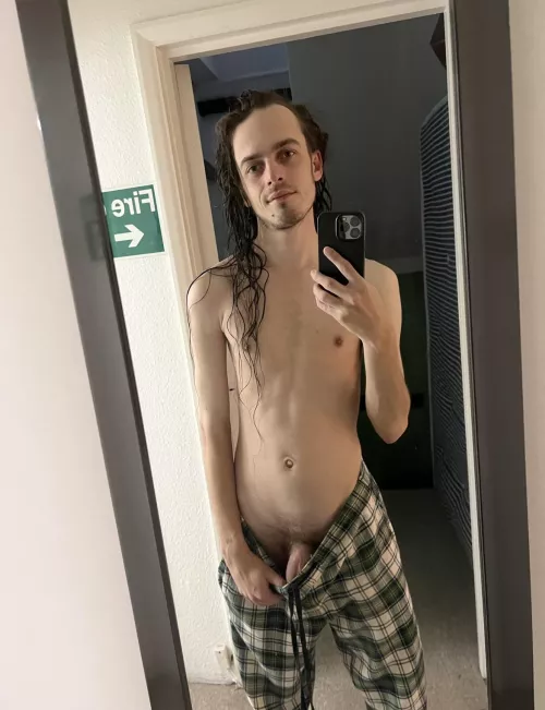 Shower done. Time to play 💦👀