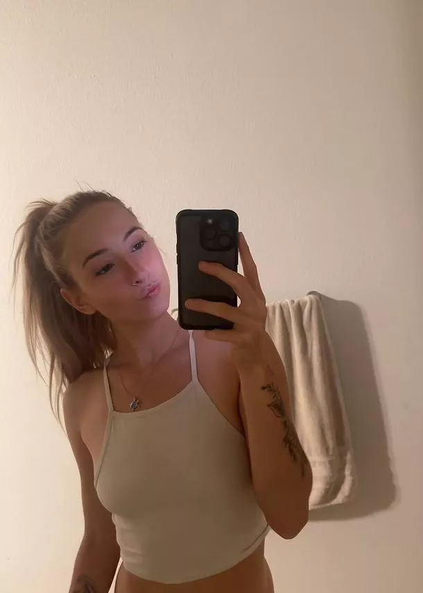 Tight white top 🤍
