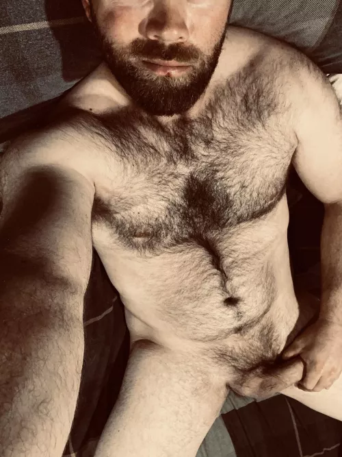 Who wants to escape the heat with this 6’5”, burly dadbod?