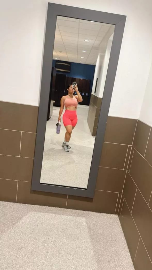 Workout mode 😈 (f)