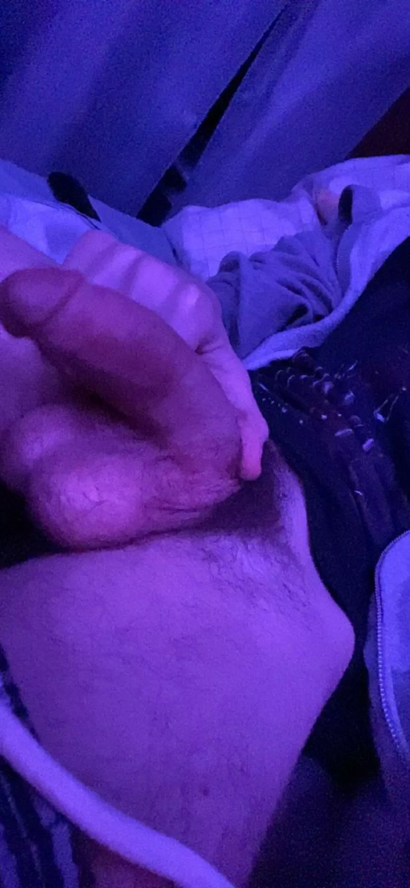 18 looking for gaming/ trading buddy hmu @taigaa.6