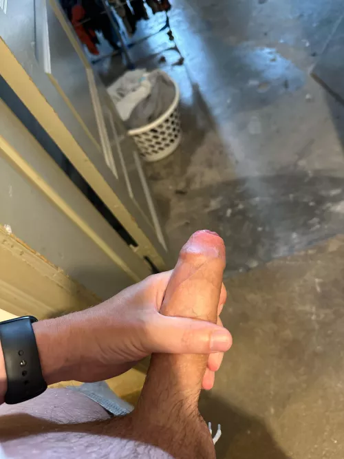 38 bi guy, just doing laundry in the basement 😈