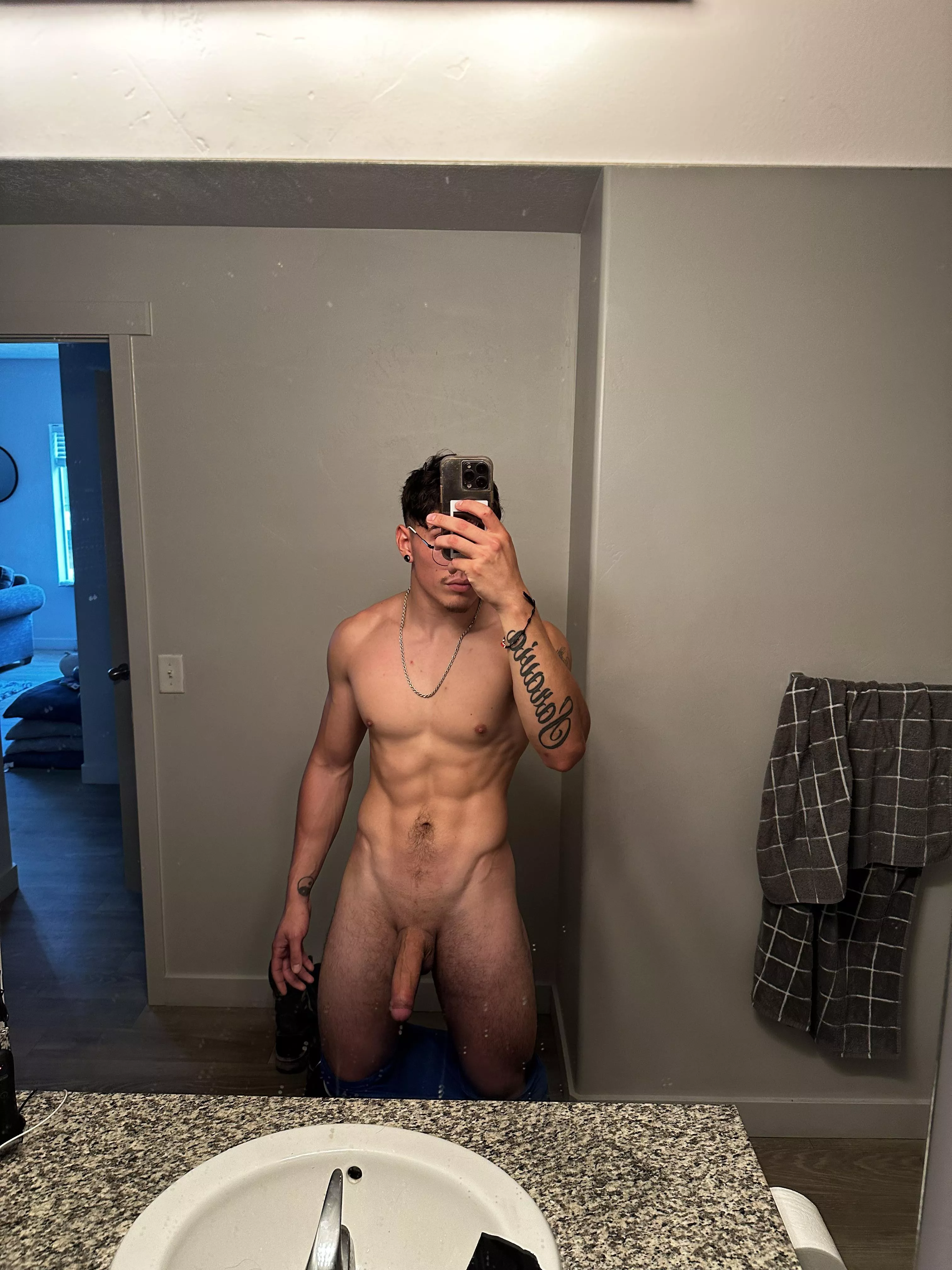 Big enough for you? Come check me out 😏