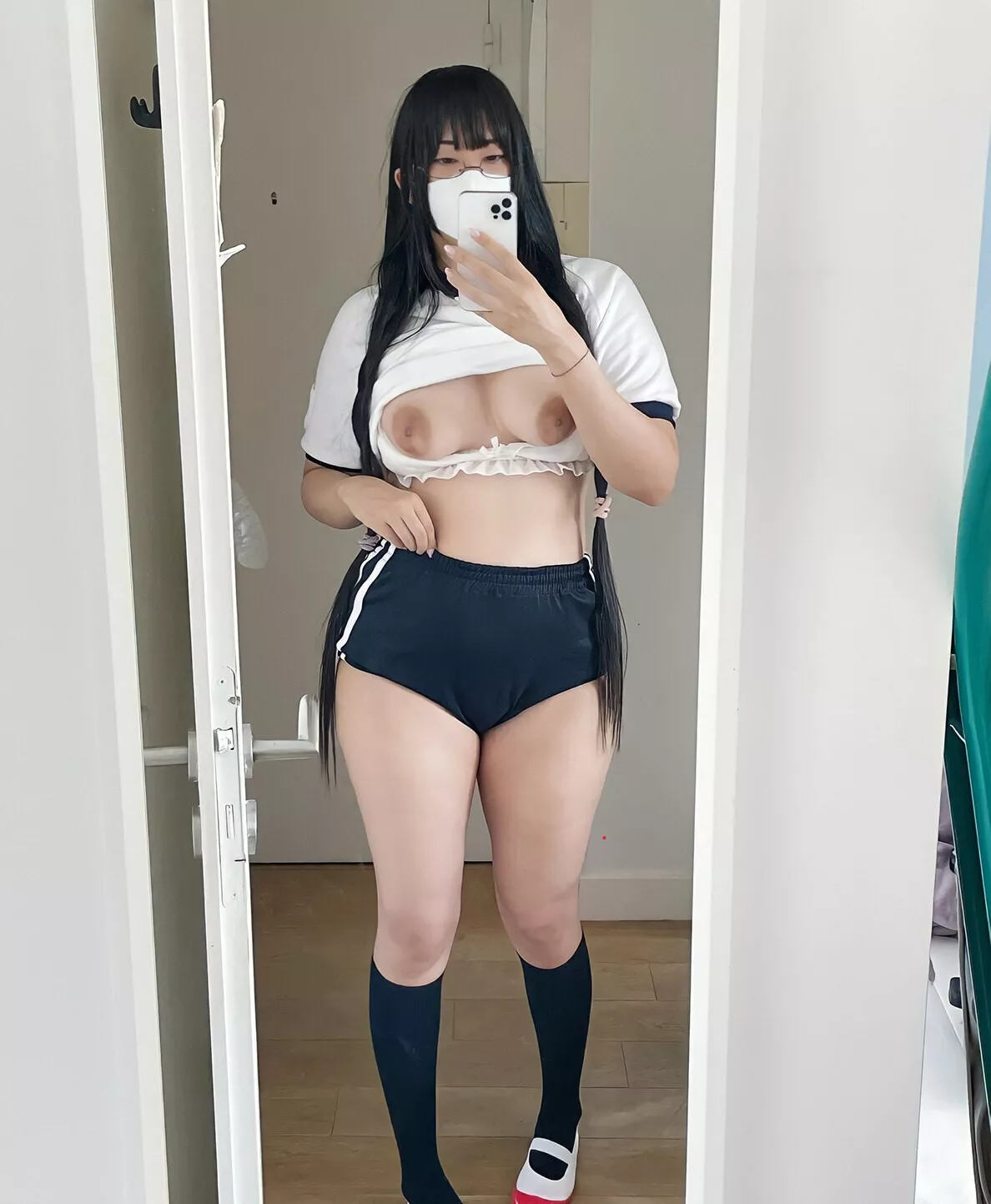 Ever wondered how schoolgirls in Japan look like beneath clothes