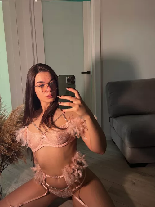 I'm ready to take beautiful selfies for you