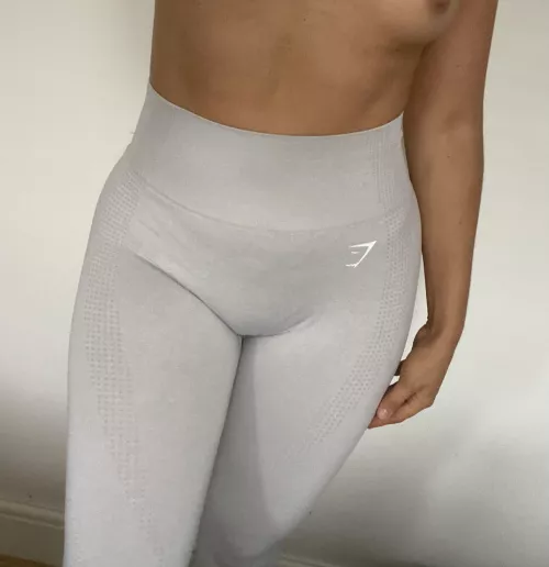 Light leggings 🤝🏼 a tan