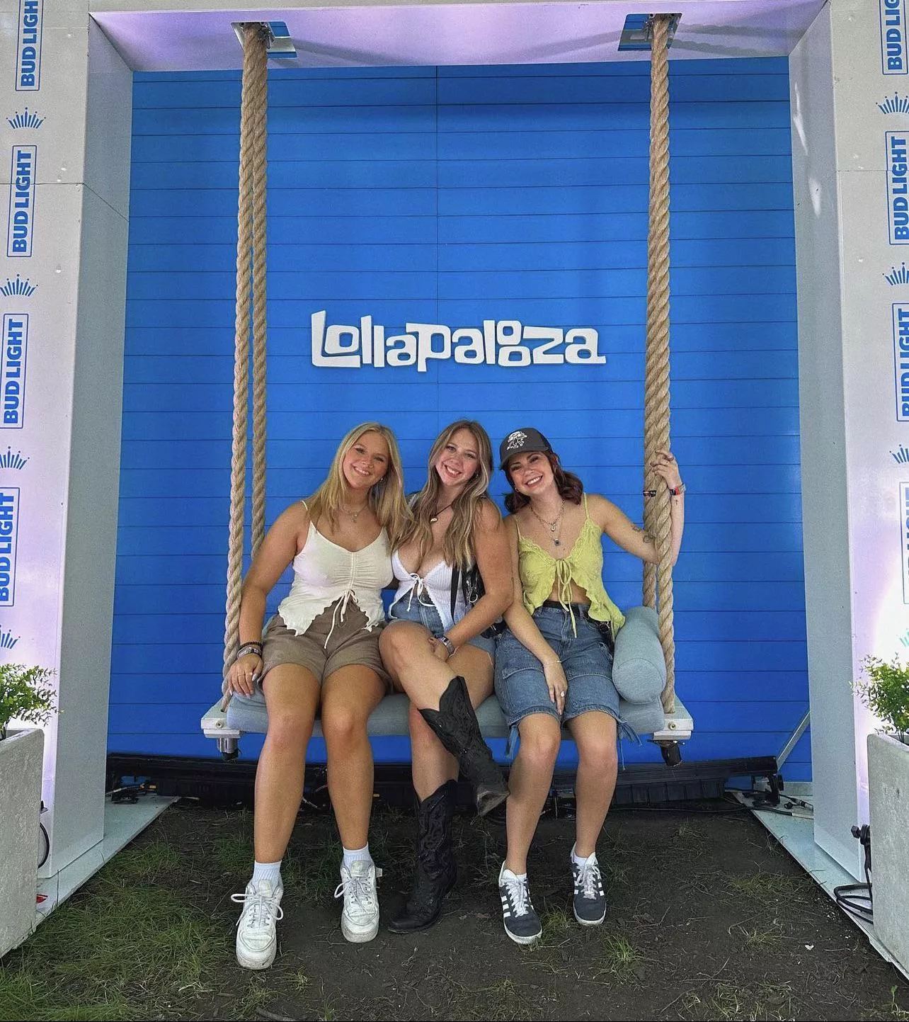 Lolla girls