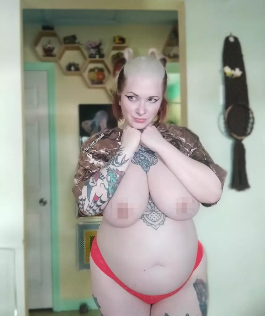 Playing a little peek-a-boo with you 😈