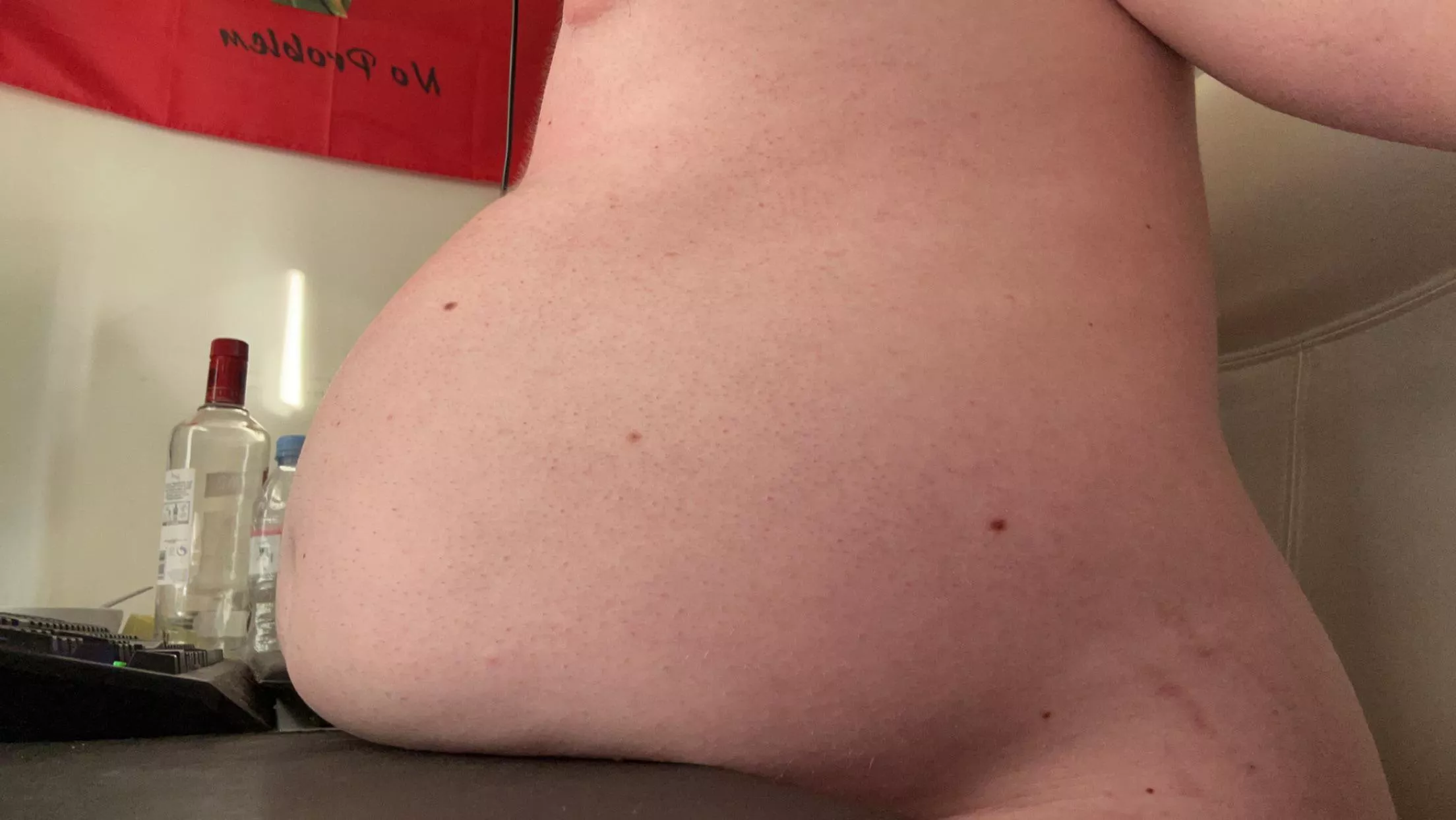 so hot that i can now plop my belly on my table🐷😏