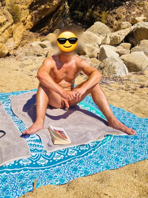 We were the only ones going nude on this beach. It felt even more liberating 😎