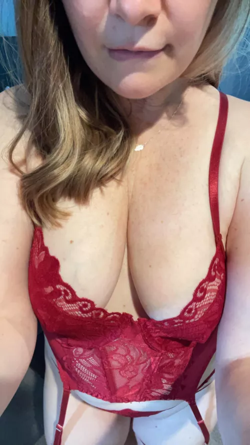 43 yo MILF loving my selfies