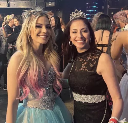 Alexa Bliss with mom