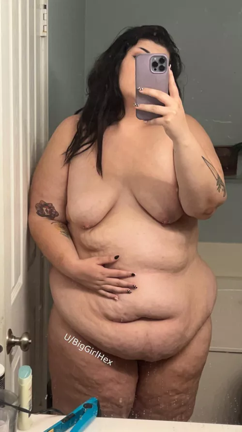 I’m bored, dms are open and I’m online rn! 🖤