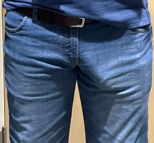 Low cut jeans at work.