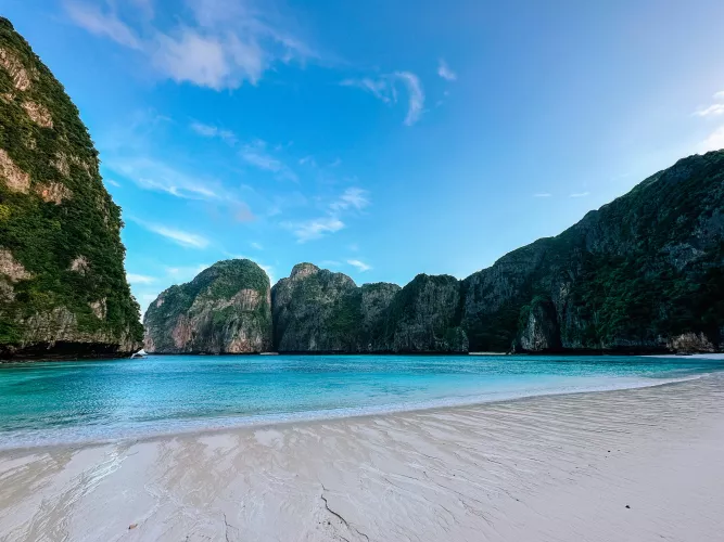Magic Maya Bay Beach - Must-see when travelling to Phi Phi Islands 😍