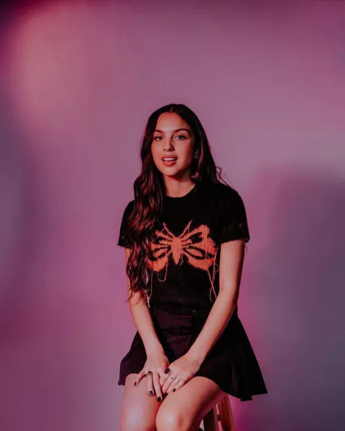 Need a bud to help me blow my load for Olivia Rodrigo