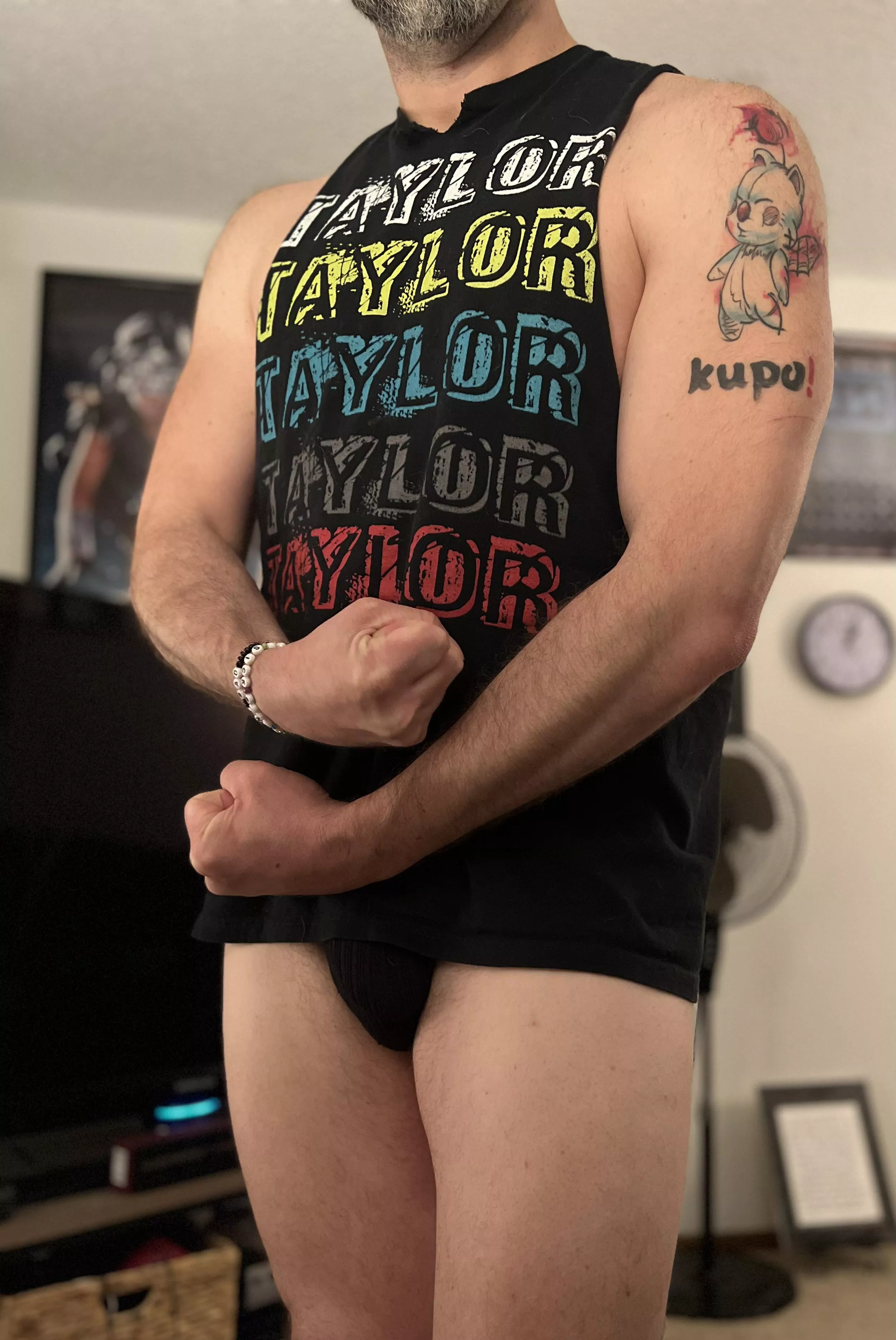 Rocking my Taylor Tee….(39)