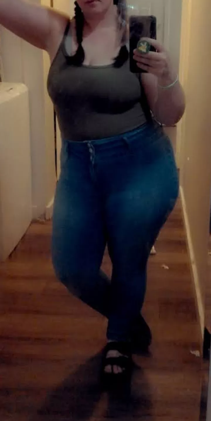 Short, thicc and curvy!!