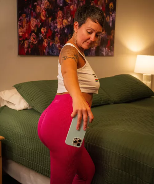 Snapping something to send to you [F]