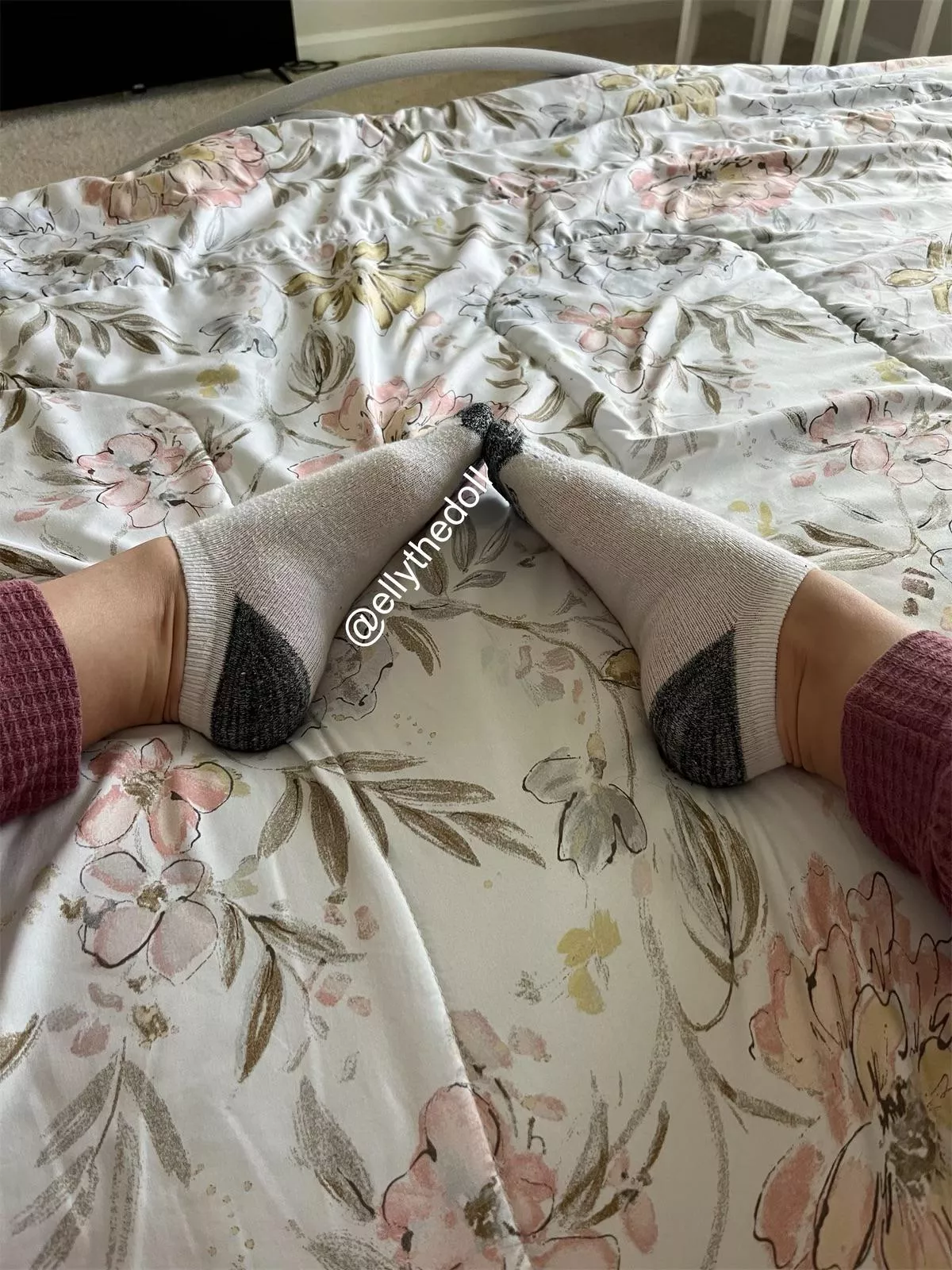 Wanna sniff my socks? 🤍🤍